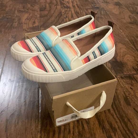 NWT!! Zodiac Ciara Slip on, size 6 - Picture 2 of 9